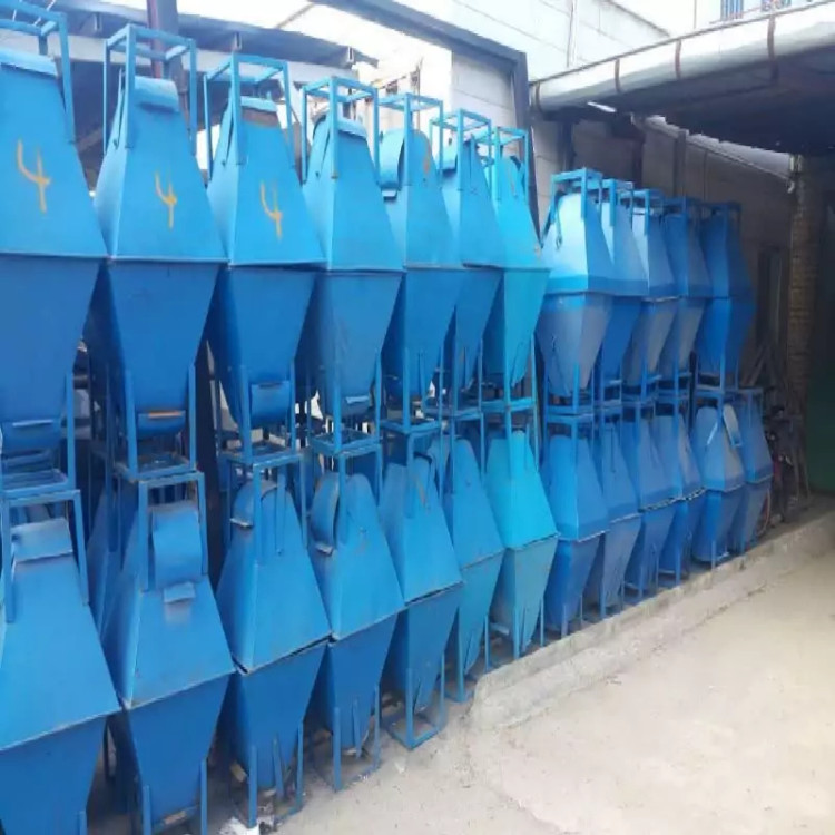 باکت بالابر مصالح به تعداد زیاد داخل گروه