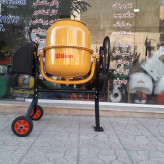 میکسر بتن 120 لیتری مونتاژ شده جلوی فروشگاه