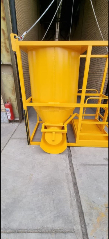 باکت بتنریزی 2000 لیتری تخلیه از زیر اهرمی با جای نفر