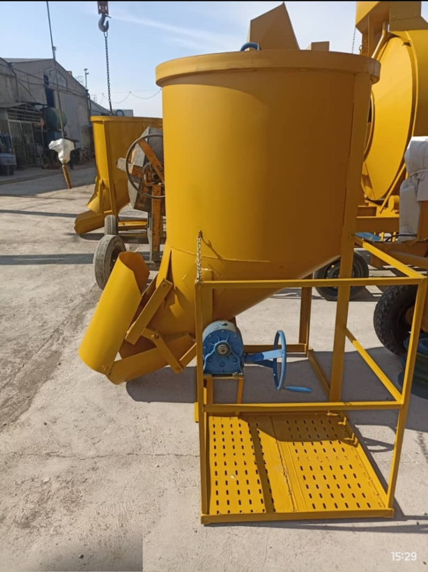 باکت بتن ریزی 750 لیتری تخلیه از زیر گیربکسی با جای نفر